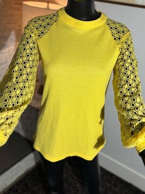 MIHOLL yellow lightweight thermal top with lace balloon sleeves